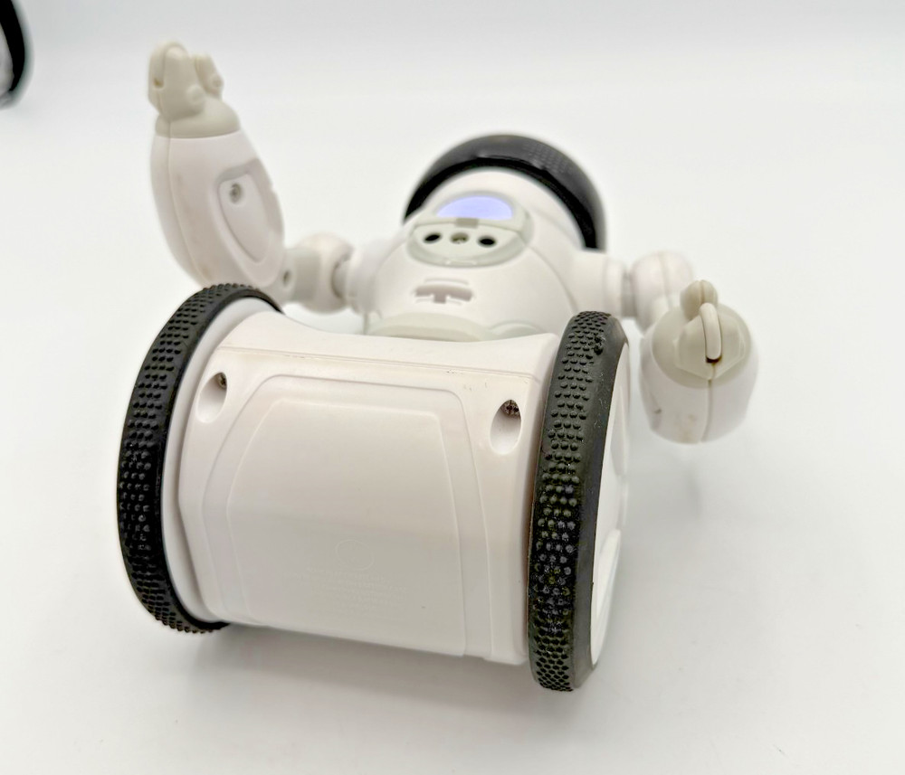 MiP Robot Arcade WOWWEE Model: 0842 Robot by Bluetooth App Control ROBOT ONLY