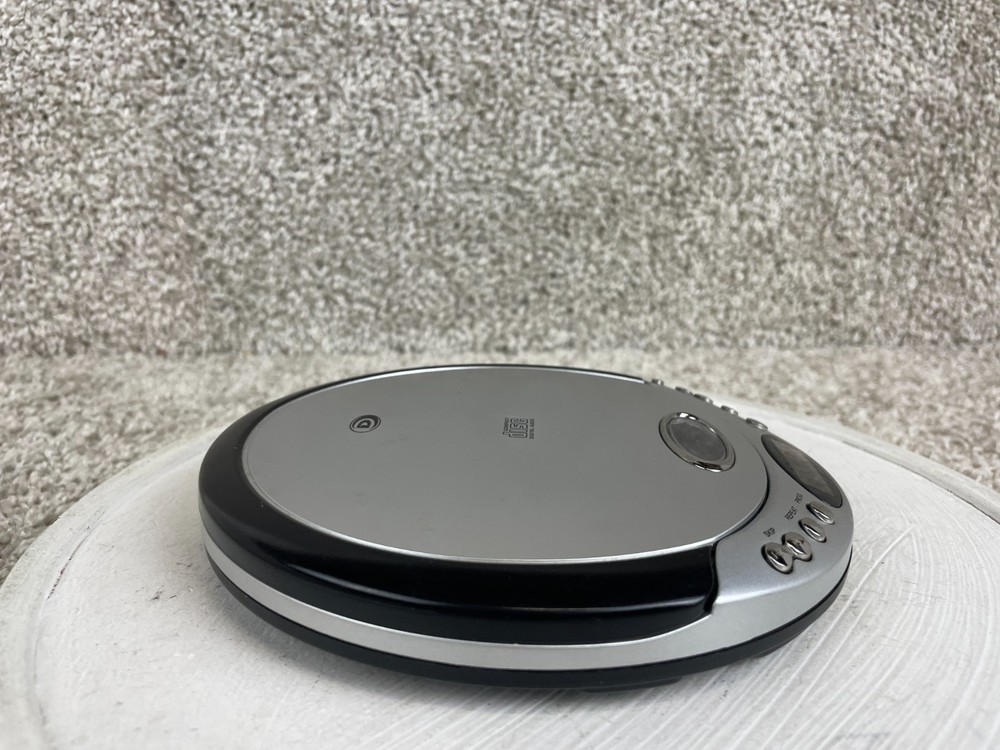 Durabrand Fully Programmable Personal CD Player CD-566 2007 Silver Parts Only