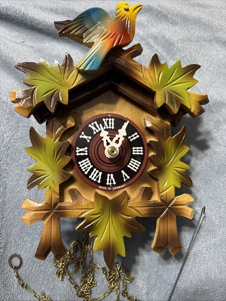 Cuckoo Clock With Chain And One Weight