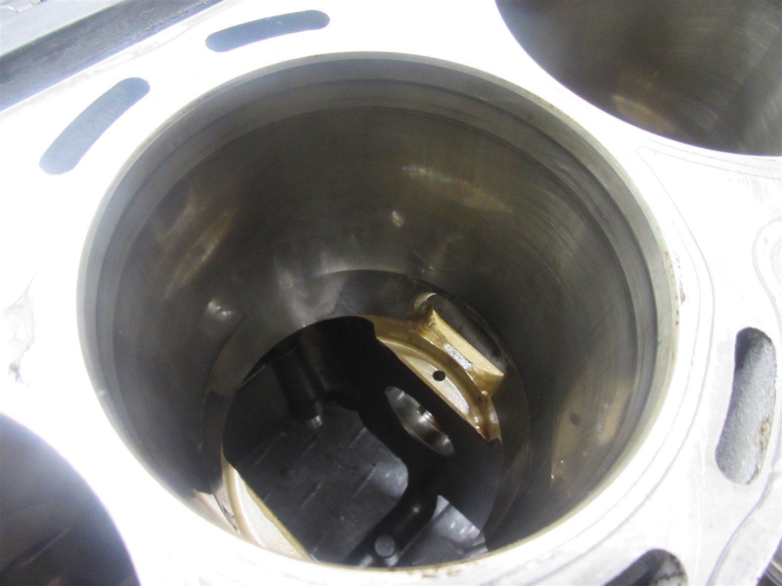 2009 08-11 Kawasaki ZX14R ZX14 Crankcase Case Engine Motor Block Piston **READ**