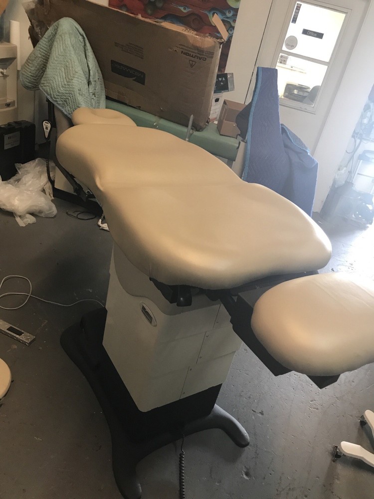 Midmark 630 Procedure Exam Table With Foot & Hand Control Derm/ Surgeon