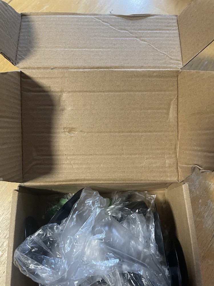 NIB Thinkmay 5.5 Inch Security Camera Wall Mount for Bullet Camera 4-pack