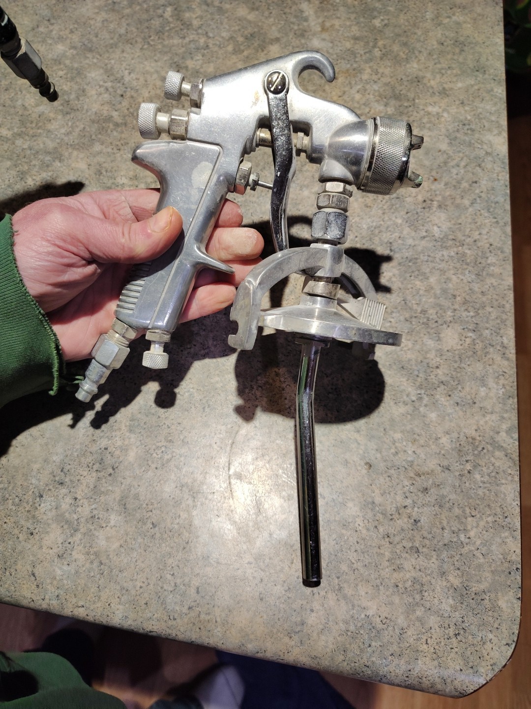 4001 PAINT SPRAYERS - QUANTITY 2 W/ 1 QUART POT