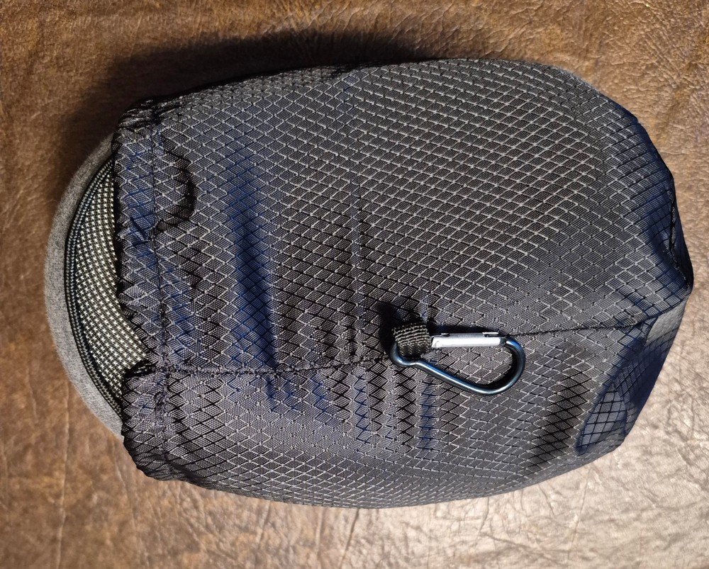 Travel Neck Pillow, with case, no tags