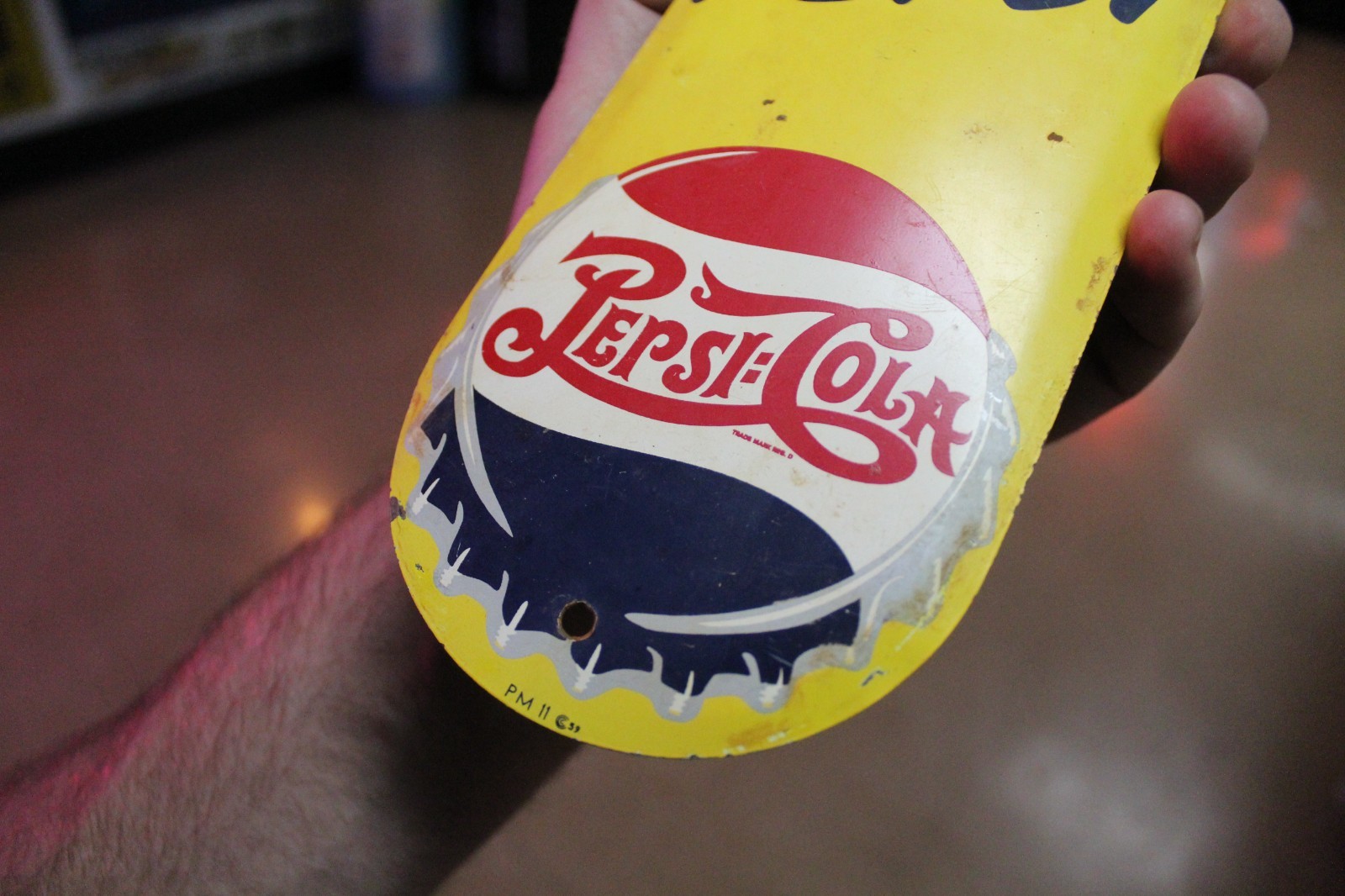 RARE 1950s PRENEZ UN PEPSI COLA STAMPED PAINTED METAL DOOR SIGN POP SODA COKE