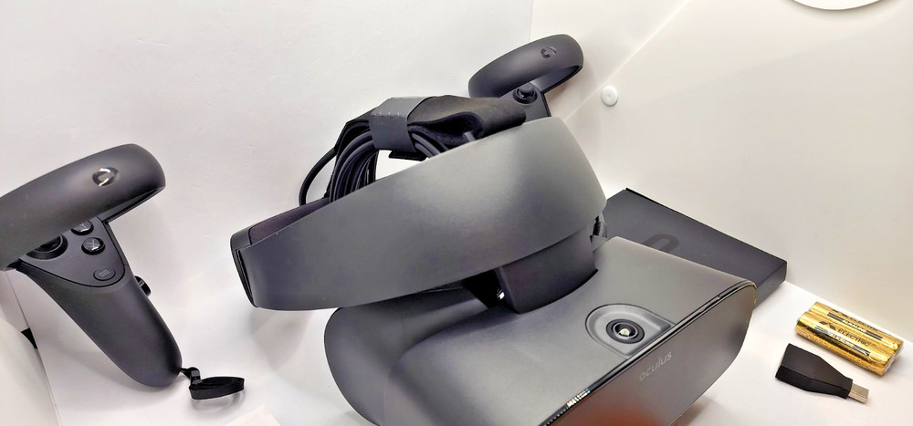 NEW Oculus Rift S PC Powered VR Gaming Headset w/ Controllers FULL KIT