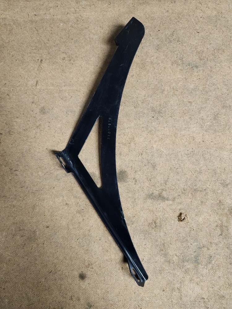 VOLVO VNL FAIRING BRACKET/MOUNT 21070679