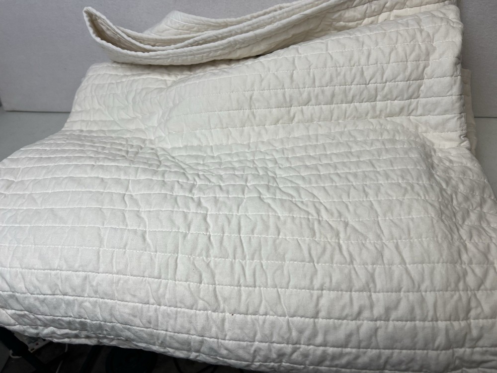 Threshold White Quilt Full Queen 92x88 New Without Package Bedding
