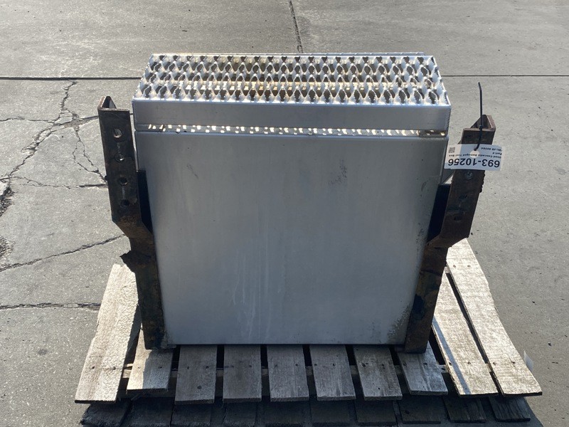 2014 Freightliner Cascadia Tool Box (693-10256)