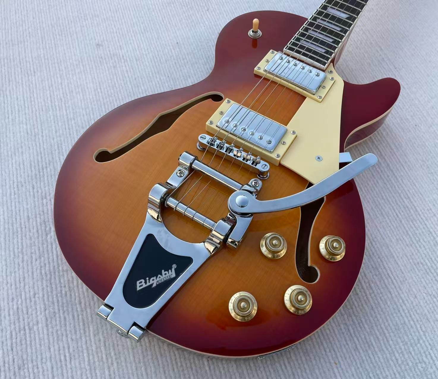 Electric Guitar Semi-Hollowbody Raised Flame Maple Back&Top Glossy Finished