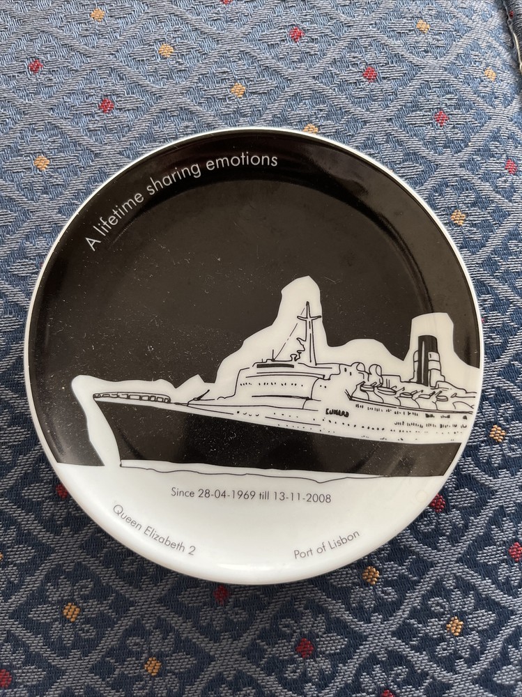 Queen Elizabeth 2 souvenir