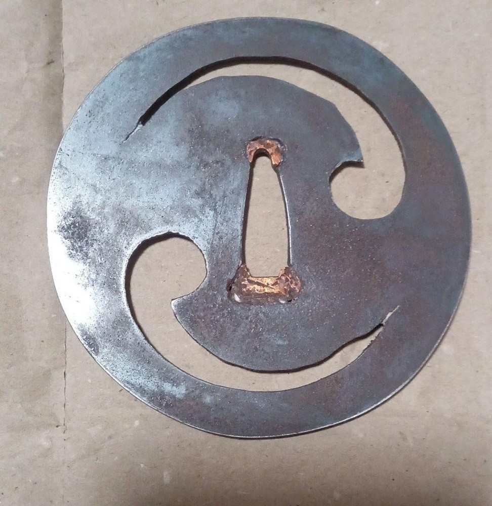 Iron, swirl pattern transparent collar