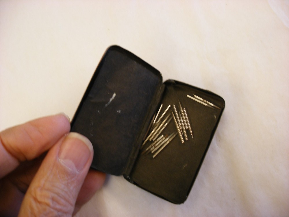 Phonograph Victrola Gramophone Needle Tin - Silver
