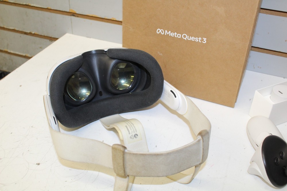 Meta Quest 3 128GB Standalone VR Virtual Reality Gaming Headset & Controllers