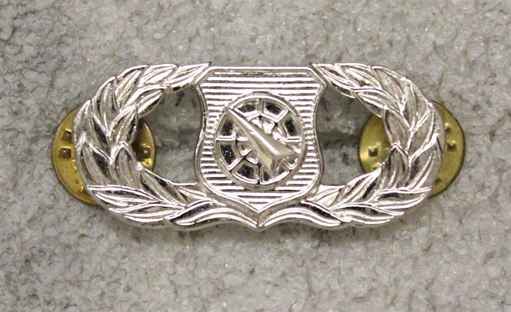 USAF Air Force Occupational Badge 1076: Weapons Controller, Basic - V-21