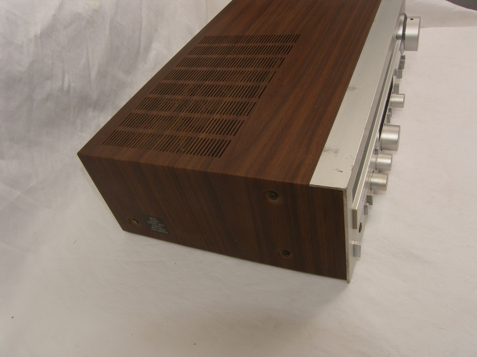 Akai AA-R20 AM/FM Stereo Receiver 26 Watts (Circa 1980) Silver Face Works Tested