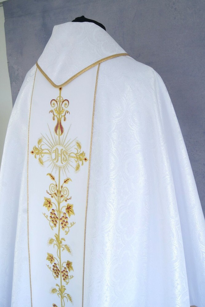 CHASUBLE White Gothic Chasuble, damask, embroidery