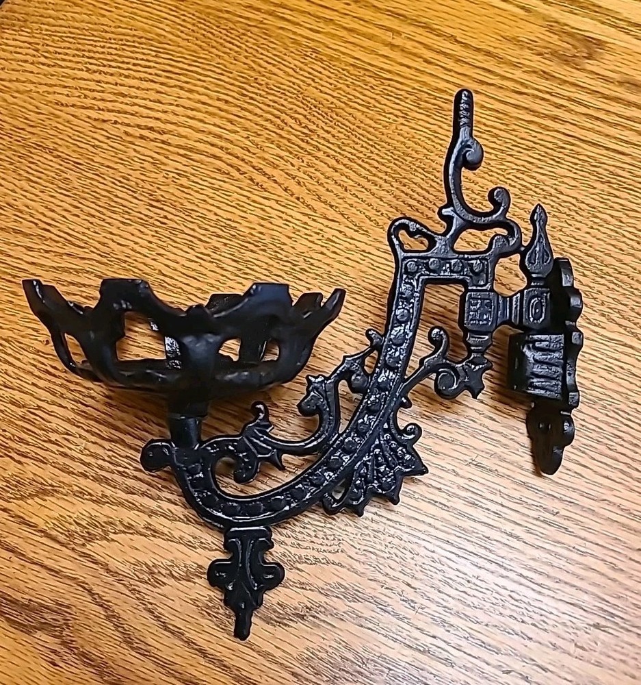 VTG Cast black lamp holder with wall bracket