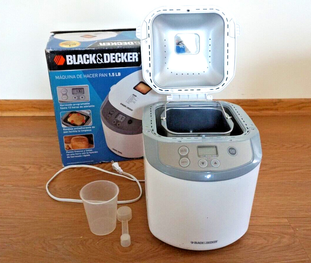 BLACK & DECKER 1.5lb BREADMAKER BK1015W