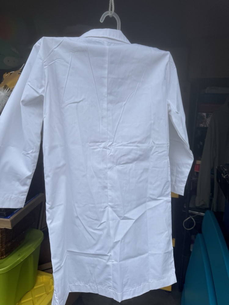 Children’s white lab coat. SIZE 6/8