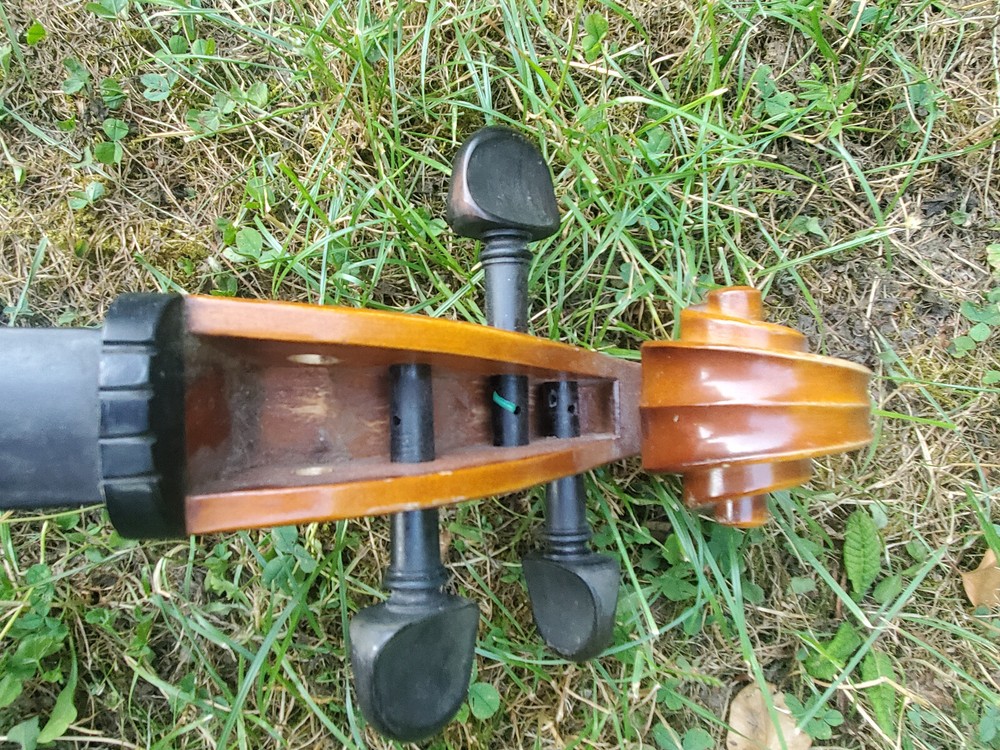 old Cello, needs repair!