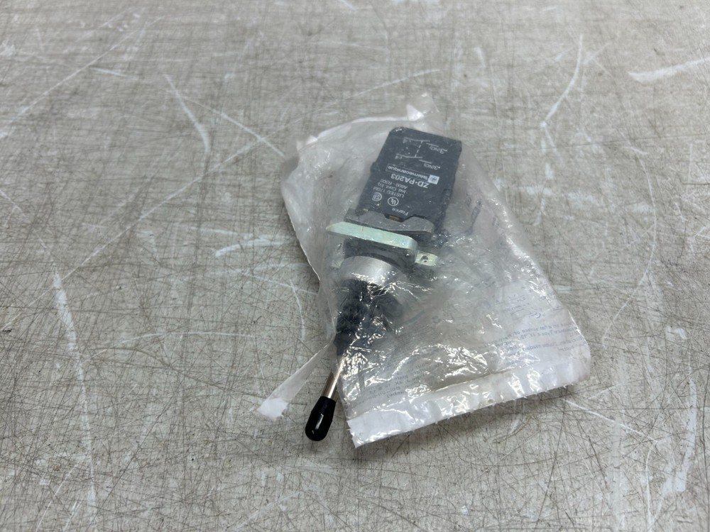 SCHNEIDER XD4PA24 Joystick Controller 4 Direction c/w Spring Return 54mm NEW