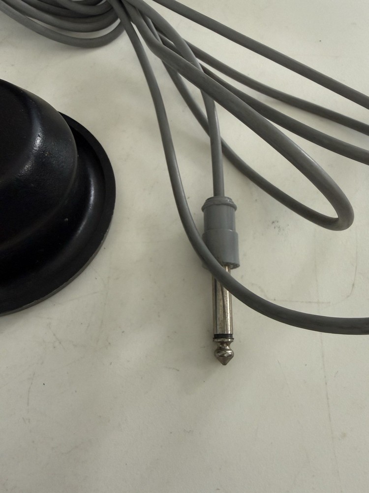 MOMENTARY SINGLE-BUTTON FOOTSWITCH Phone Plug With 12’ Cable