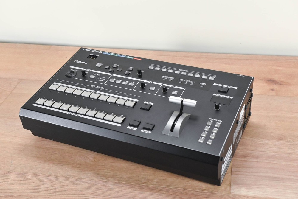 Roland V-800HD Multi-Format  Video Switcher CG00Y8L