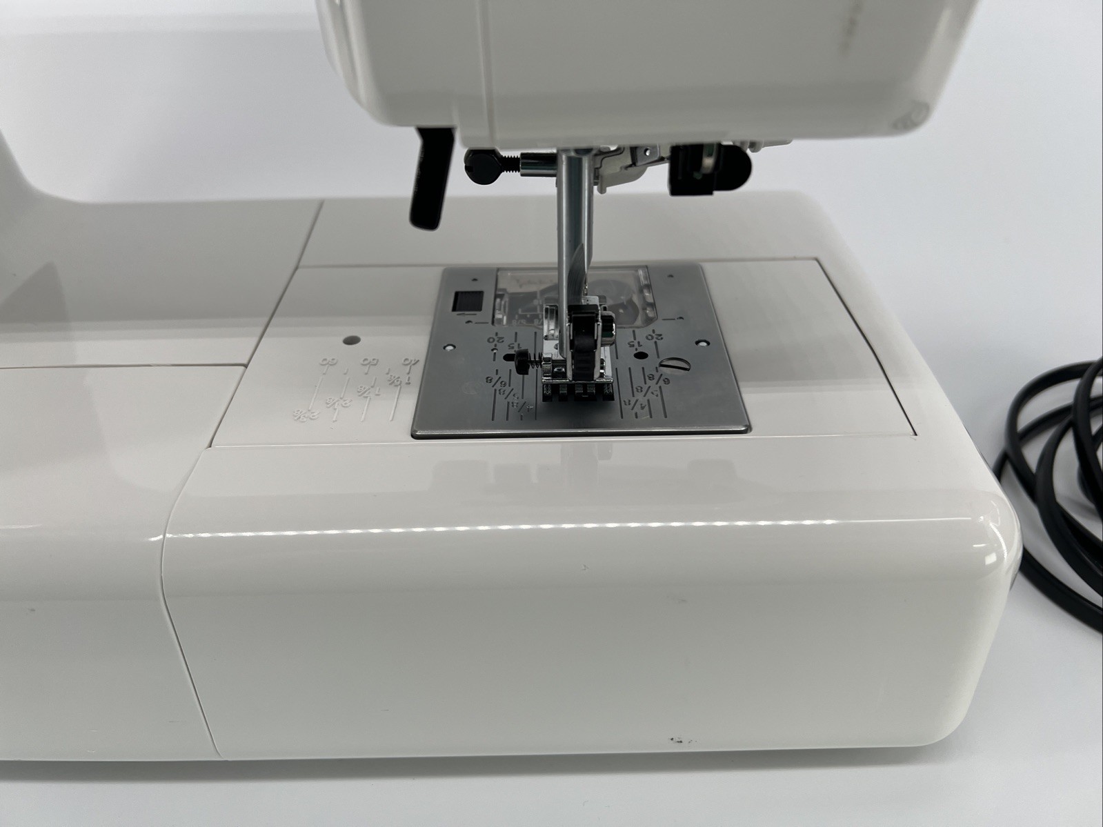 Janome Magnolia 7330 Sewing Machine with Power Cord - Excellent