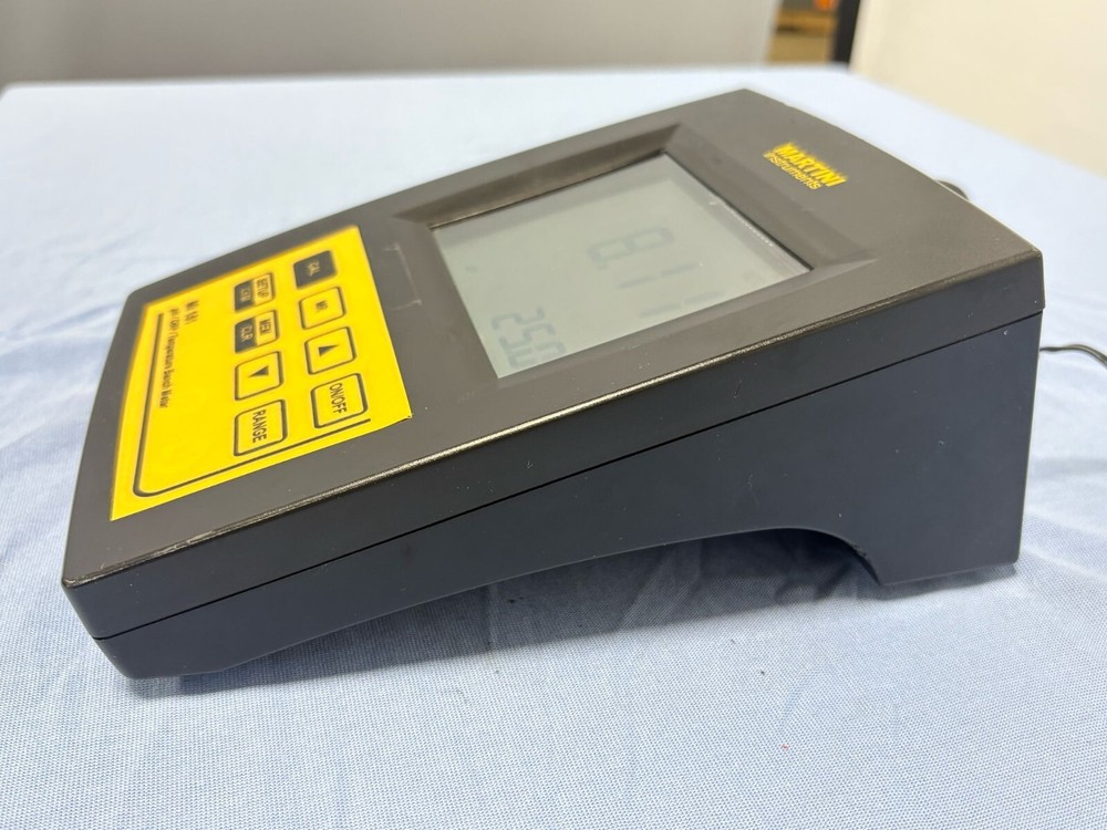 Martini Instruments pH/ORP Temperature Bench Meter Mi 151, Probe MA917 & Adapter