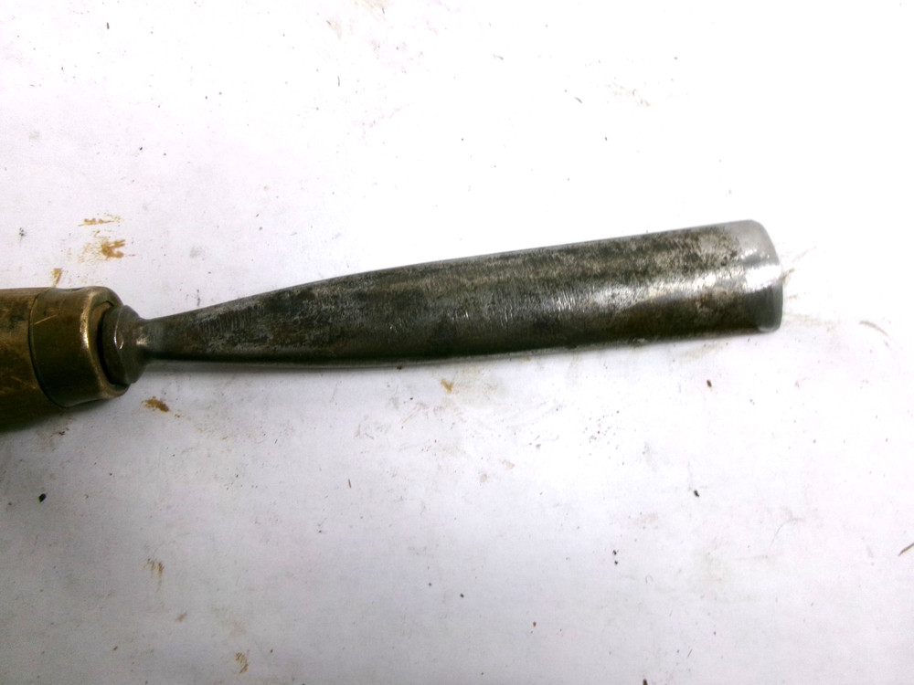 NICE CARVING CHISEL - 7/8" SIZE - # 7 SWEEP - UNBRANDED