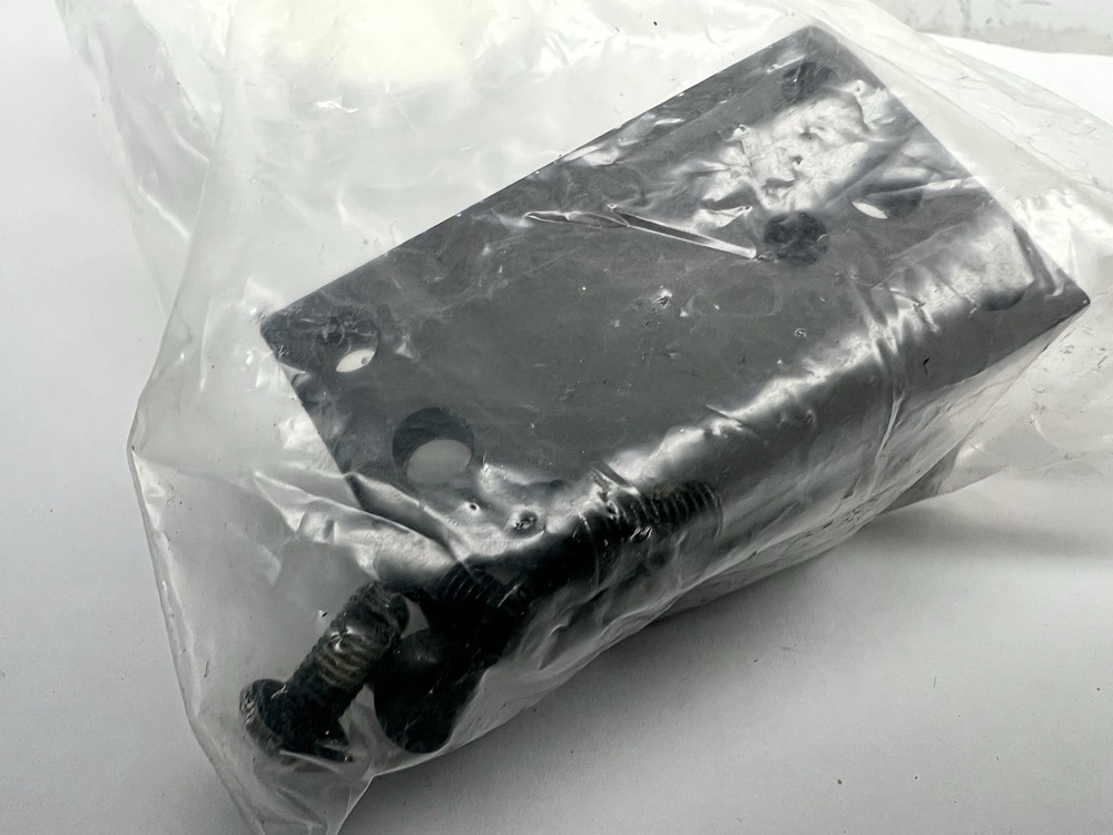 Quantum Edge HEADREST BRACKET MOUNTING HARDWARE,ASSY,STEALTH SET150326