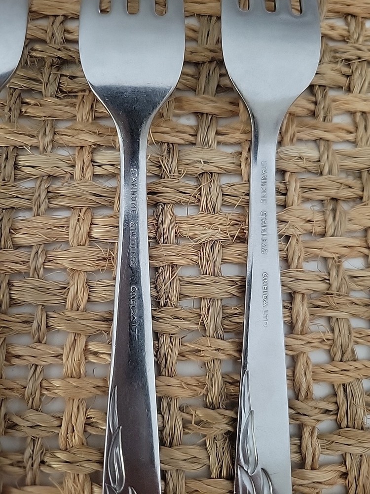 4 Oneida COBBLESTONE Stainless Dinner Forks