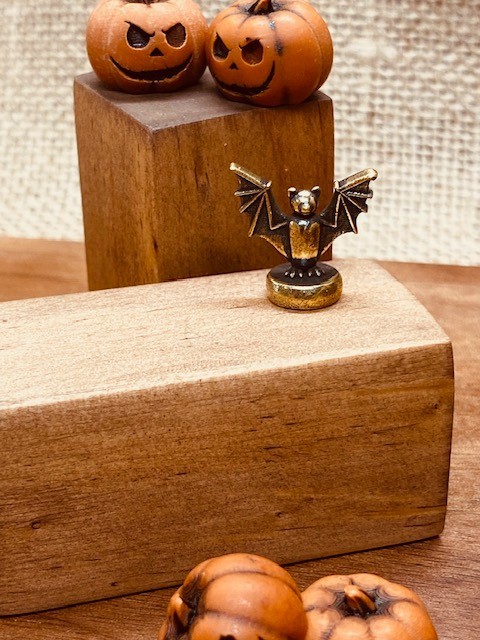 Halloween hinge head, "door pet" Bat