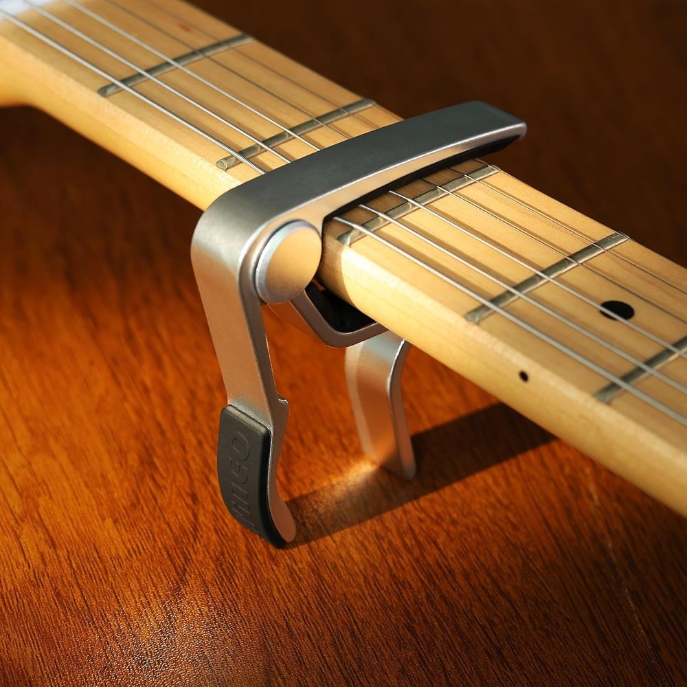Silver Guitar Capo for 6-String Guitars + 5 Picks - Quick Release