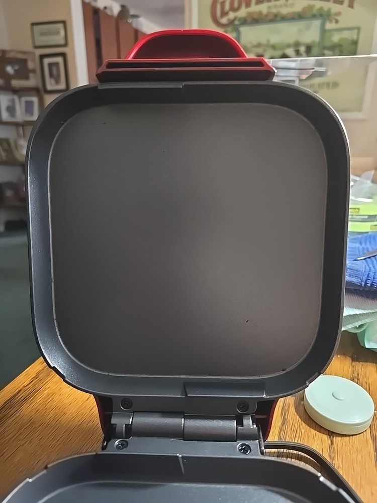 Red Dash Rise Used Egg Bite Maker Makes 4 Egg Bites