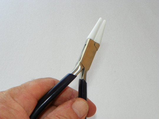 Nylon Jaw Round-Nose Pliers w/ Extra Tips