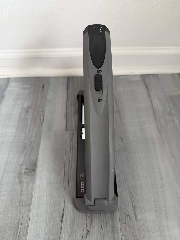 Staples Arc System Adjustable 11 Hole Punch