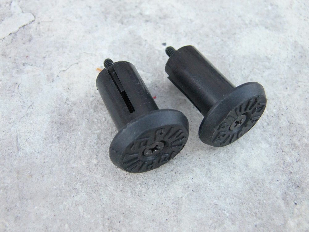 Pivit Bicycle Handlebar End Plugs, One Pair, Black