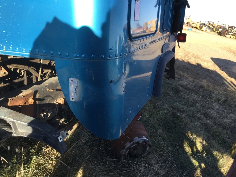 Freightliner FLA ALUMINUM Right/Passenger CAB CORNER/ SIDE Panel