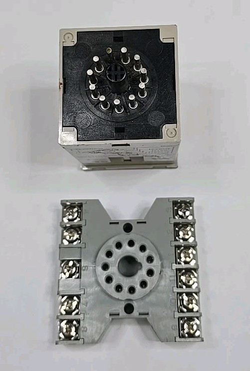 Omron H3CA-A Digital Timer Relay 11 pin With Relay Socket 27E892
