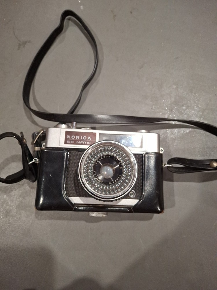 Konica Deluxe 40mm Camera