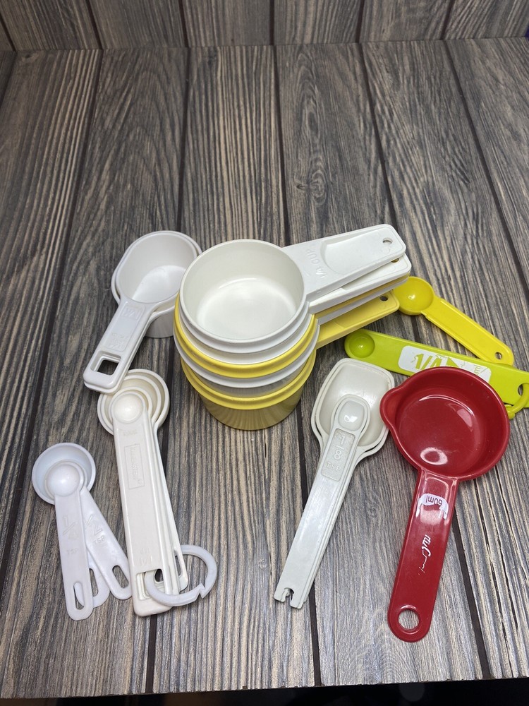 Vintage Tupperware Measuring Cups Set & Measuring Spoons Set Retro 21 Pc.