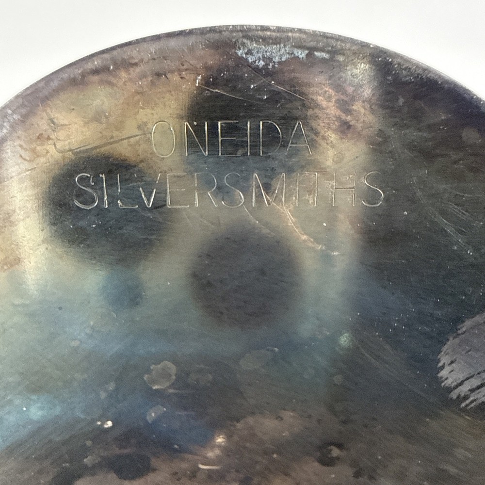 Vtg Oneida Silversmiths 7.5” Clam Scallop Shell Shaped Candy Nut Dish Set Of 2