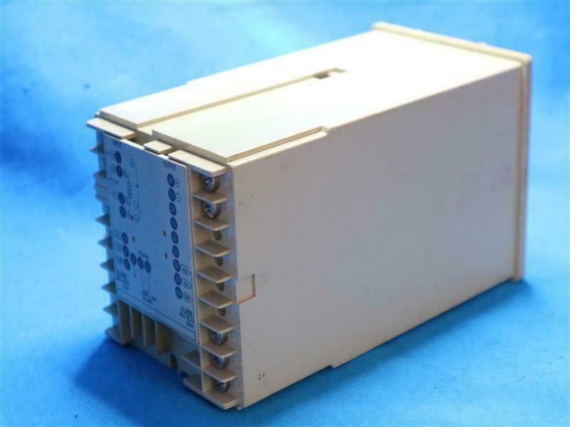 Chino DB DB1150-000 DB1150000 Digital Temperature Controller w/ Missing Cover