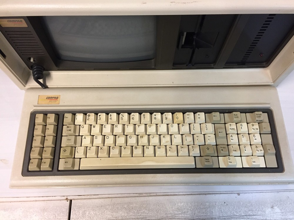 Vintage Compaq Plus Portable Computer Model 101709 - Powers On Untested w/ Bag