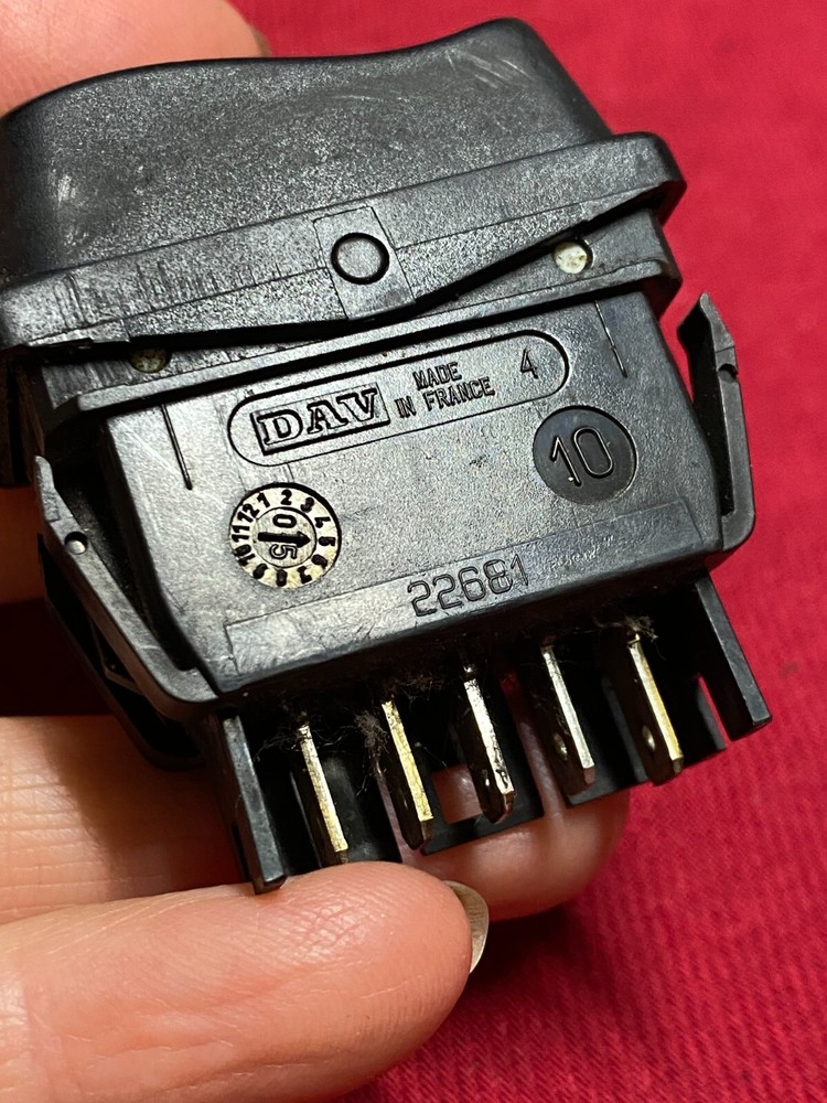 PETERBILT ELECTRONIC WINDOW SWITCH
