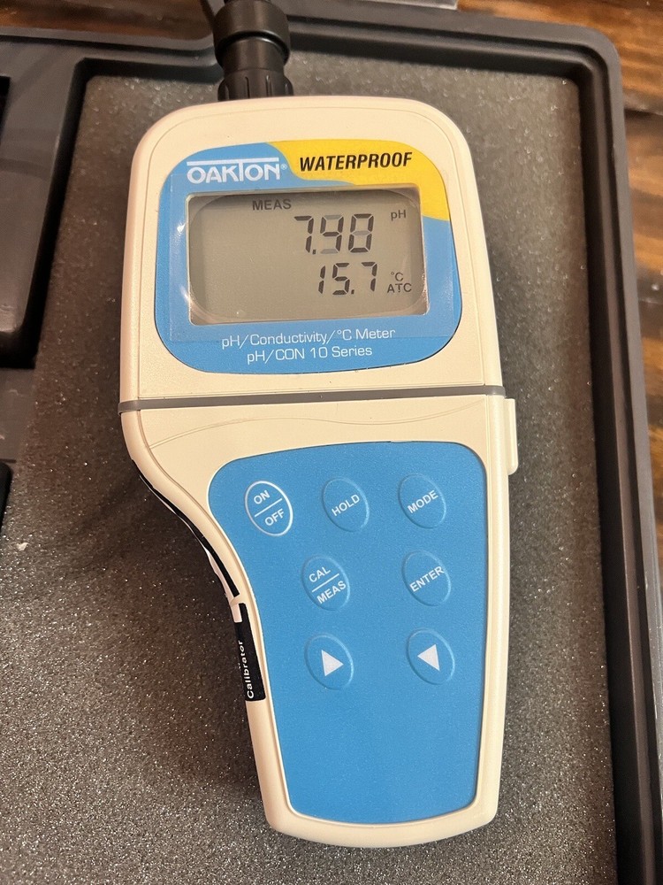 Oaktron PC 10 Waterproof Hand-held pH/Conductivity/Temperature Meter