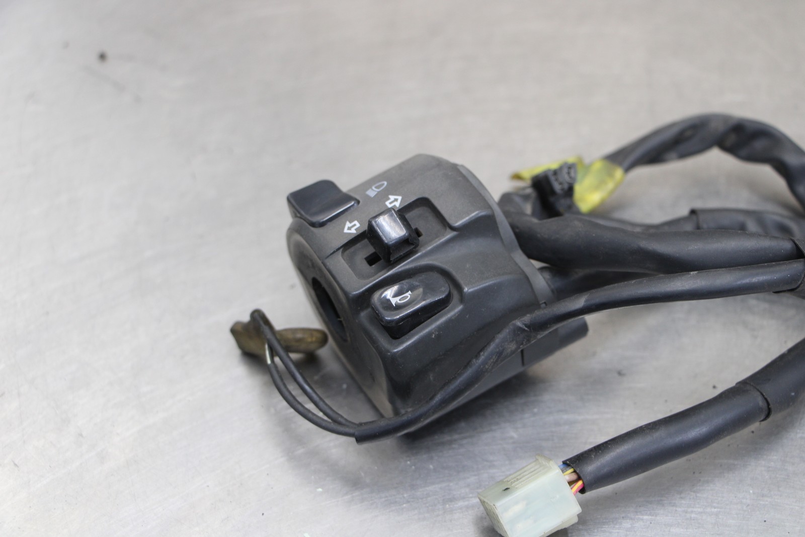 07-08 YAMAHA YZF R1 LEFT CLIP ON HANDLE HORN SIGNALS SWITCH SWITCHES