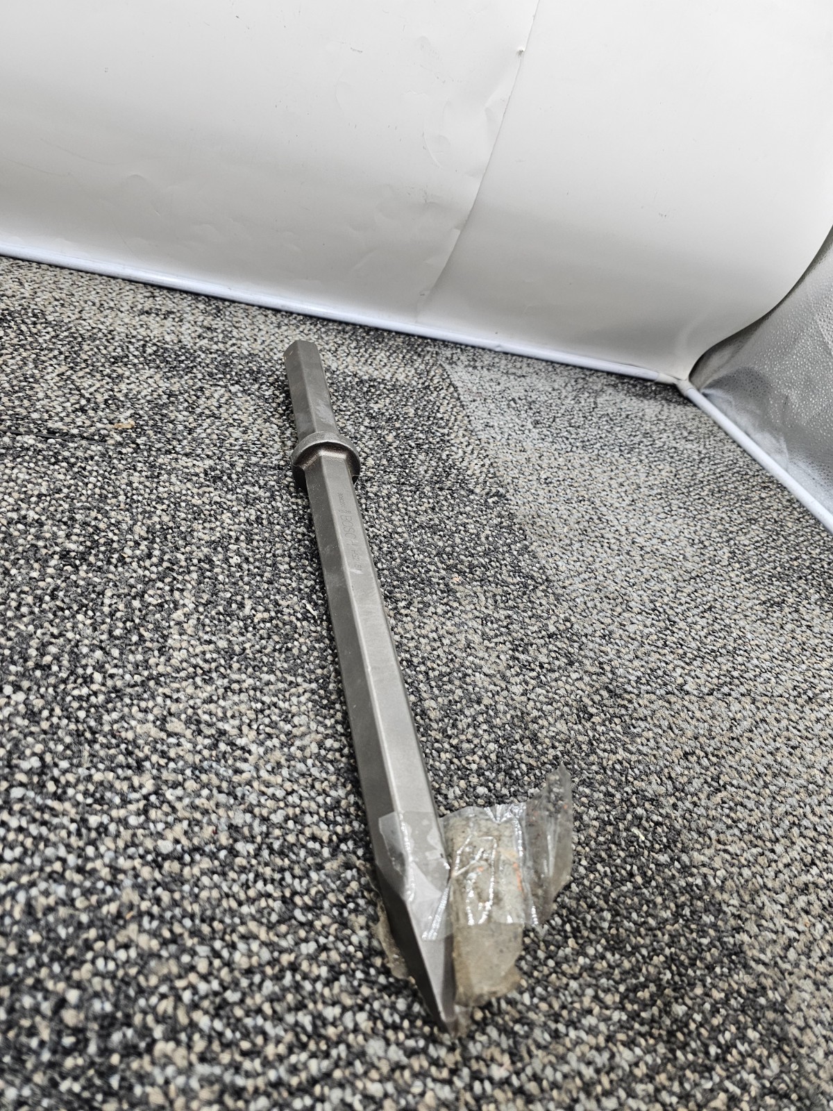 BOSCH HS2161 20 in Breaker and Demolition Hammer Chisel Moil Point 1-1/8in Shank